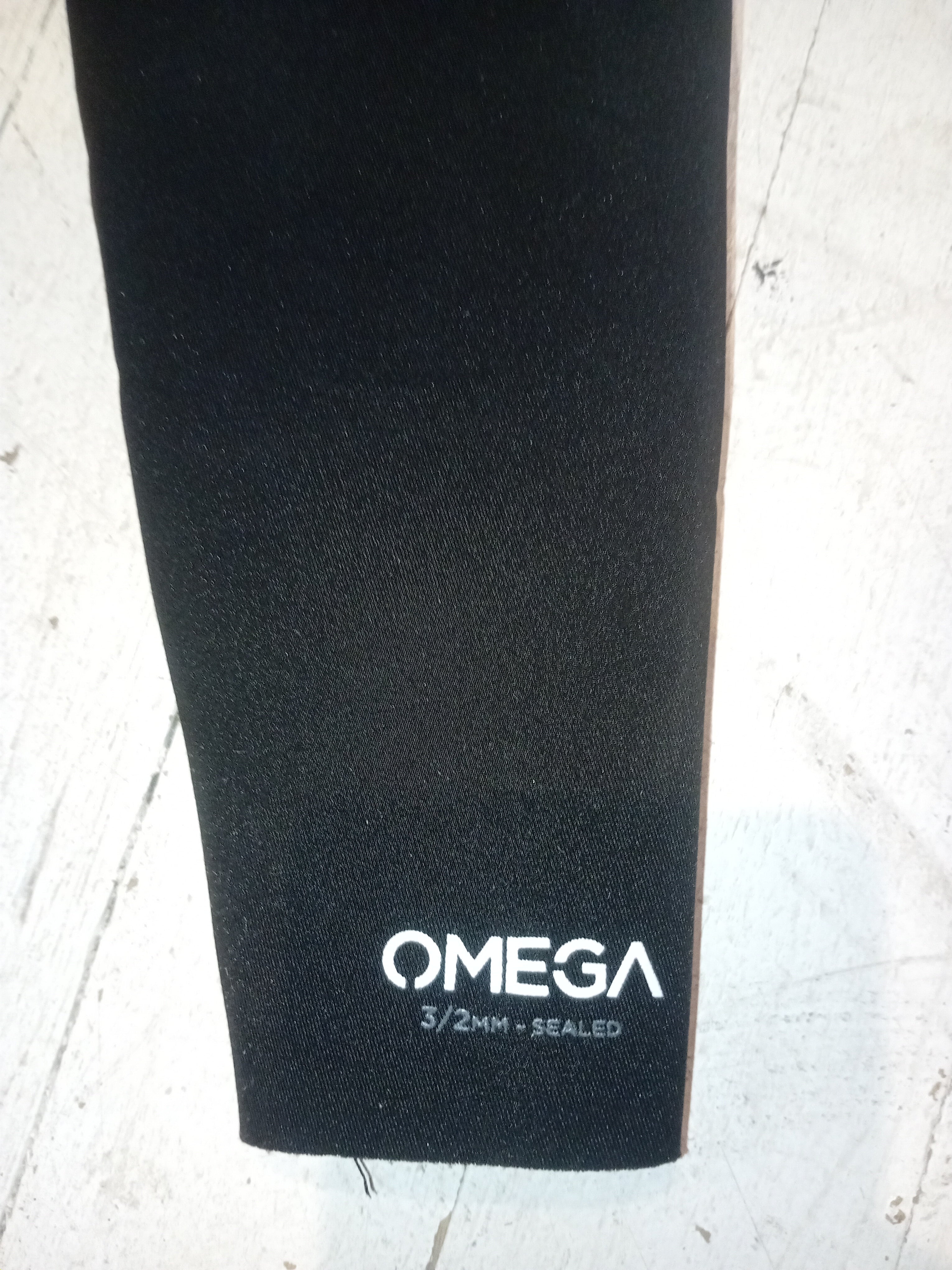 RIPCURL OMEGA 3/2mm SEALED WETSUIT (SIZE LS) - USED