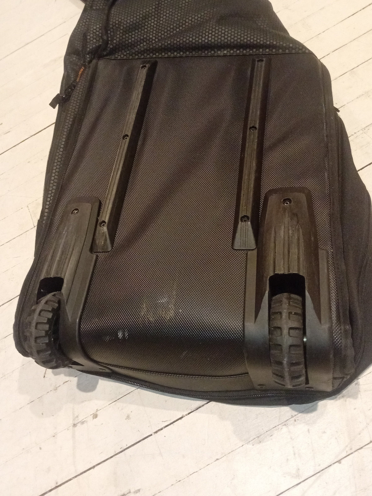 NEIL PRYDE STREAMLINER FREERIDE WHEELED BAG - USED