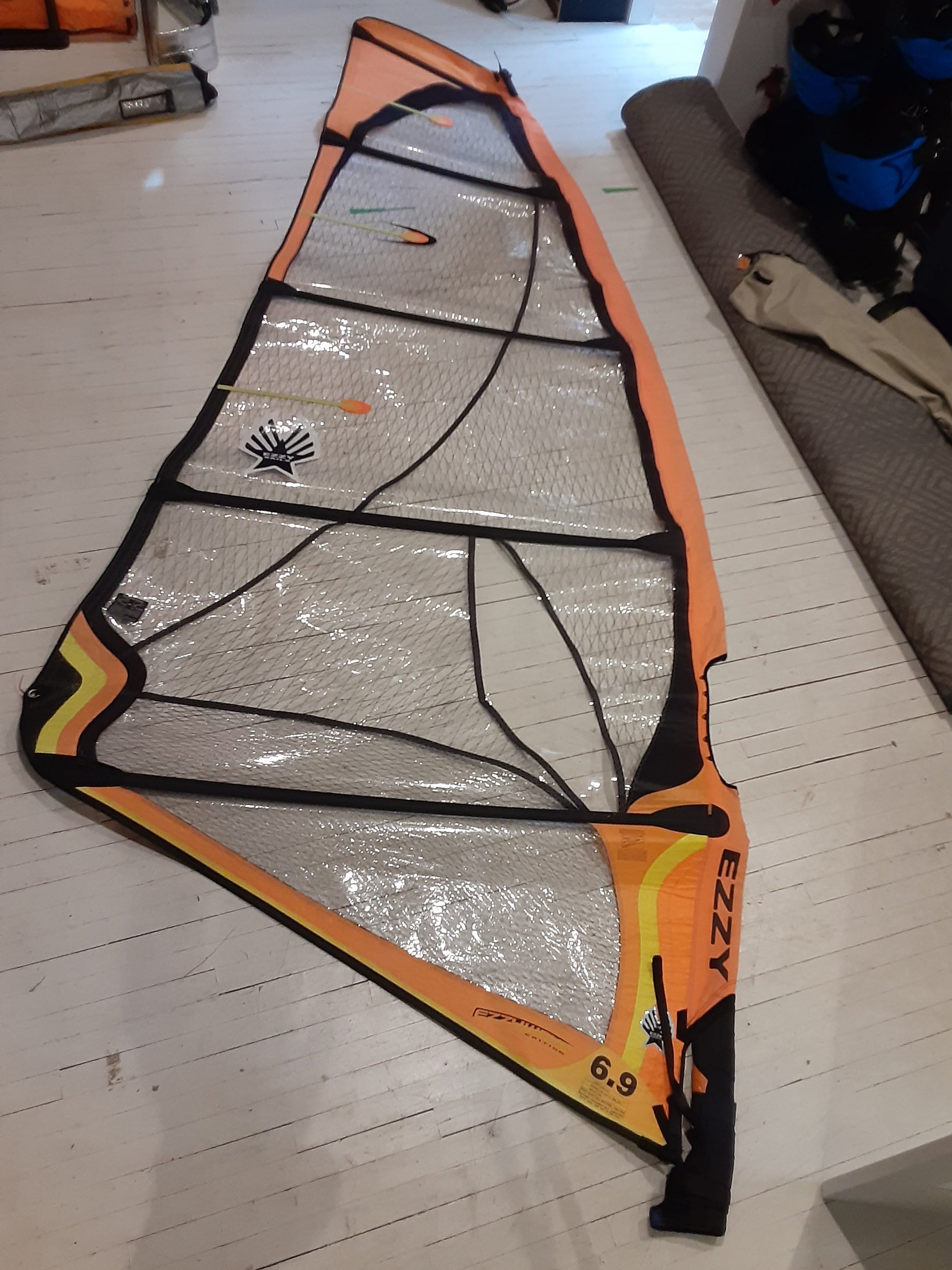 EZZY SAILS EZZY WAVE SPECIAL EDITION 6.9 SAIL - USED