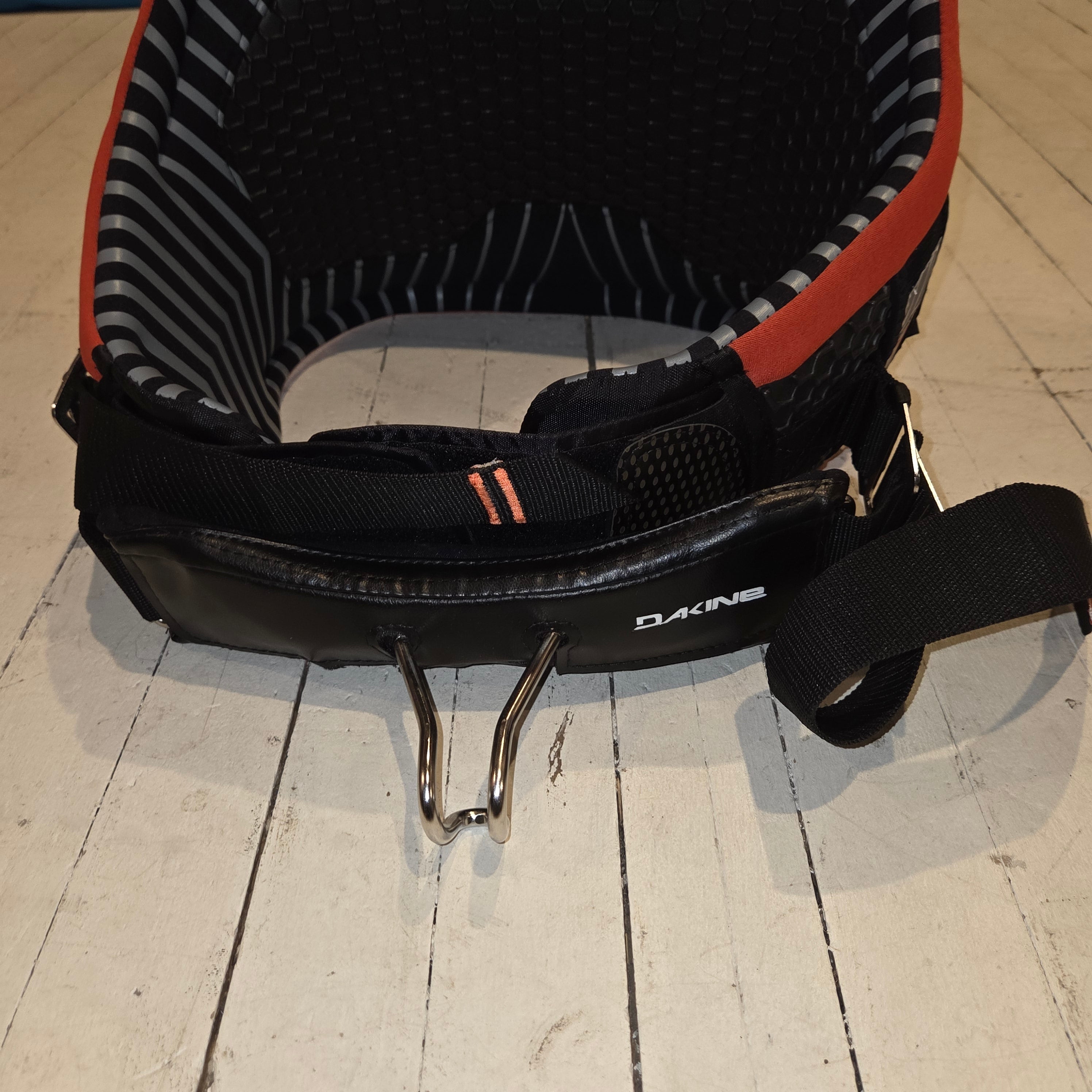 DAKINE T10 XL HARNESS - USED