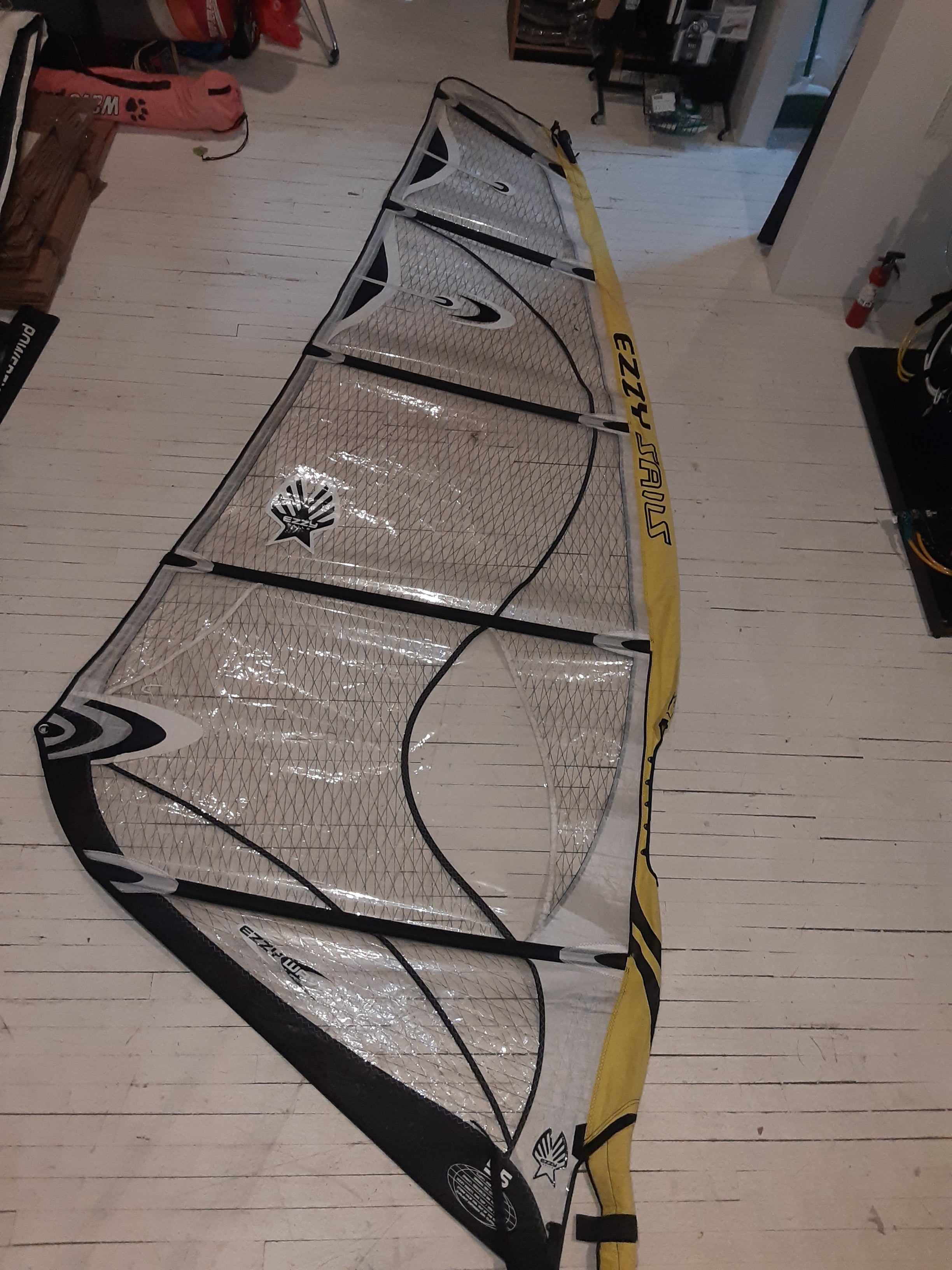 EZZY WAVE SPECIAL EDITION 5.5 SAIL - USED