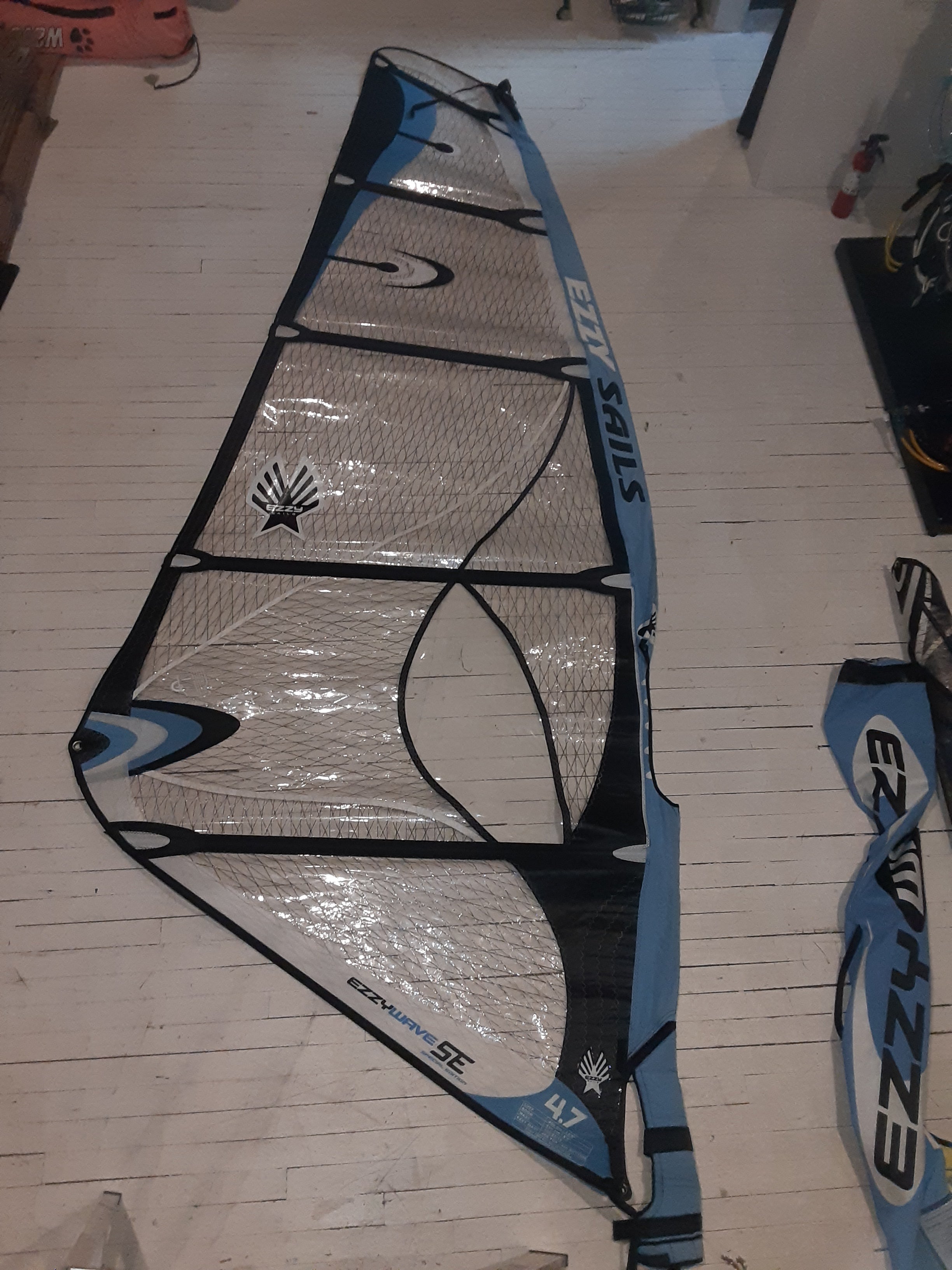 EZZY WAVE VOICE 4.7 SPECIAL EDITION SAIL - USED