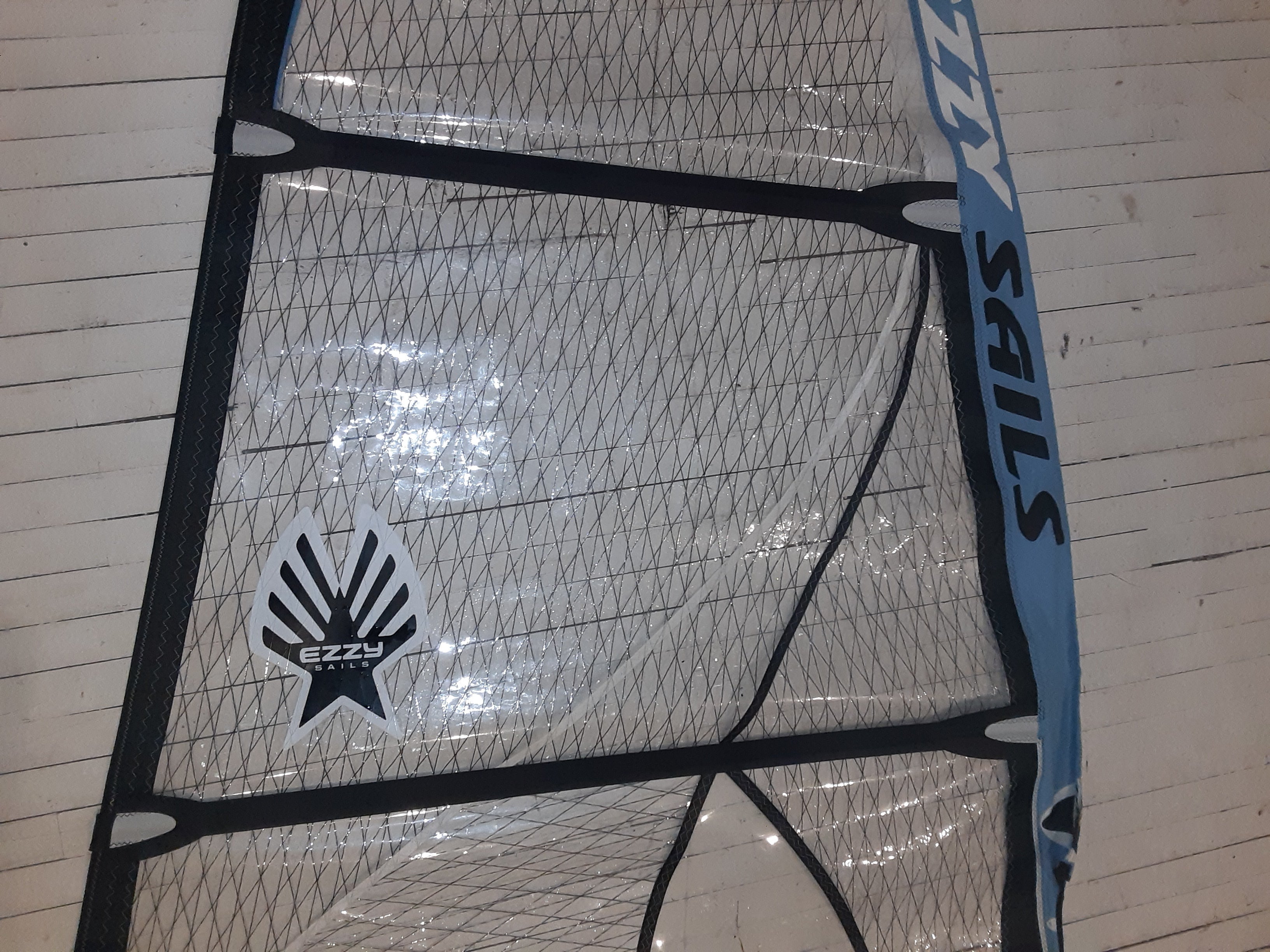 EZZY WAVE VOICE 4.7 SPECIAL EDITION SAIL - USED