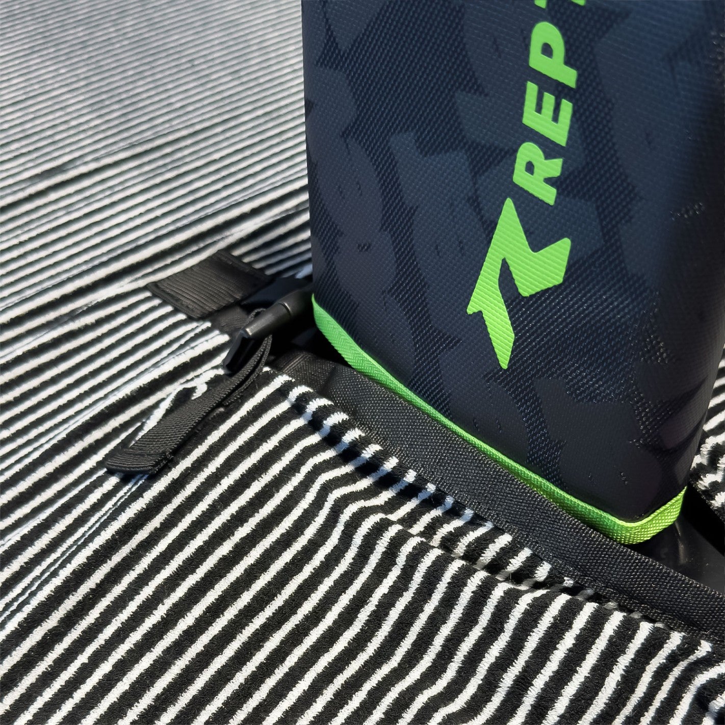 REPTILE FOIL MAST COVER