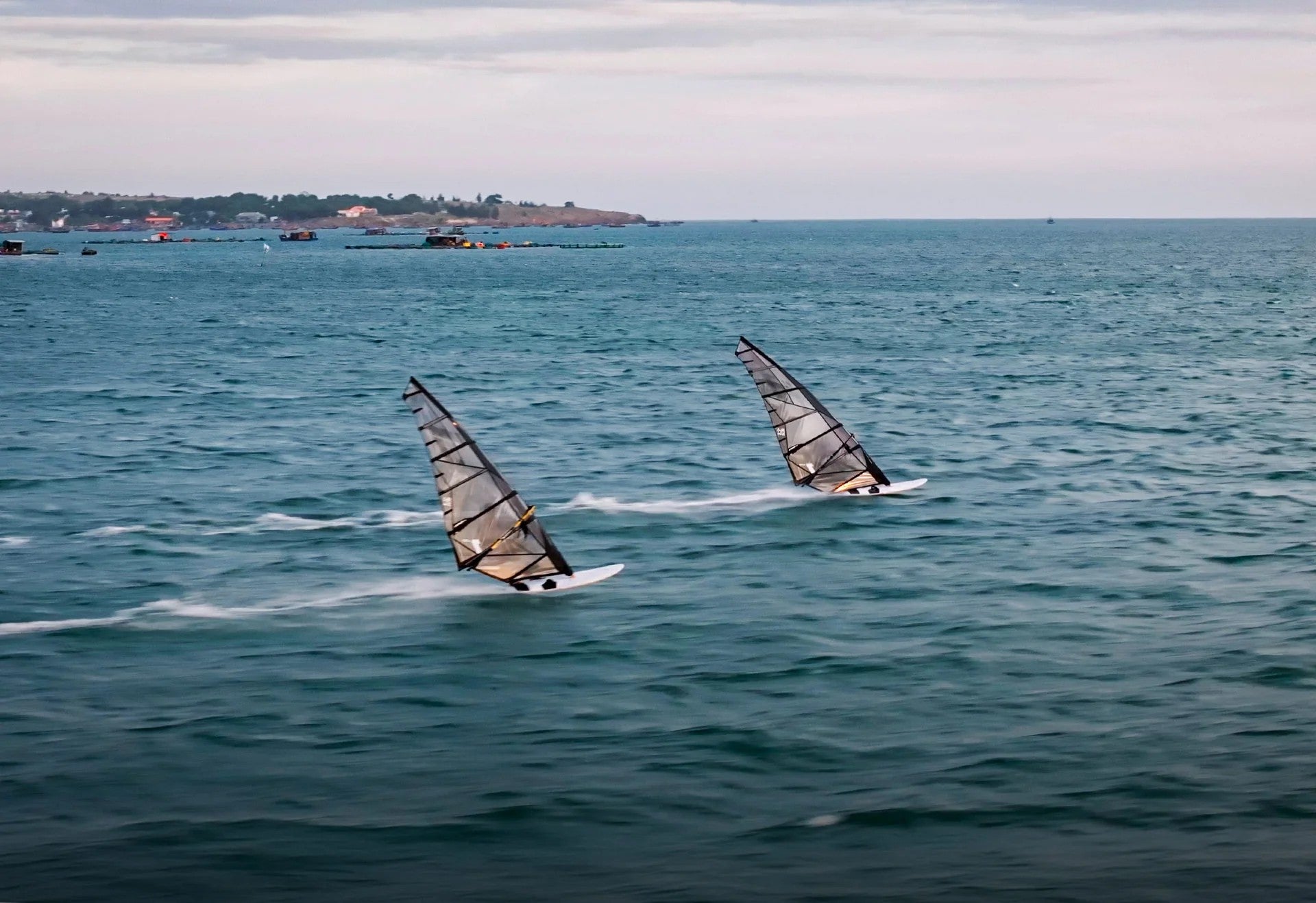 Planches à voile et équipement de planche à voile